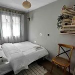 Location 3-floor With 6 Bedrooms