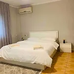 Villa Location 3-floor With 6 Bedrooms *