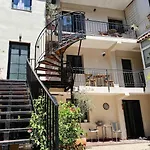 Villa Location 3-floor With 6 Bedrooms Tirana
