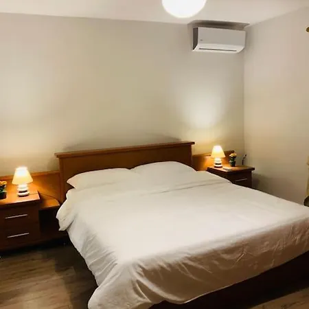 Location 3-floor With 6 Bedrooms * 티라나