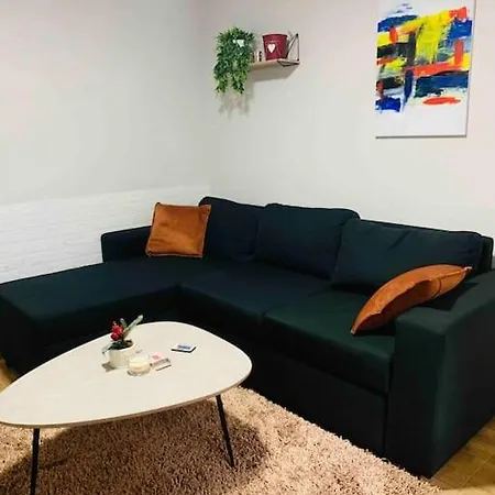 Location 3-floor With 6 Bedrooms 빌라