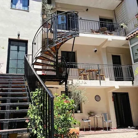 빌라 Location 3-floor With 6 Bedrooms 티라나