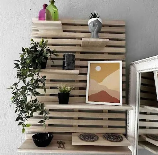 Location 3-floor With 6 Bedrooms