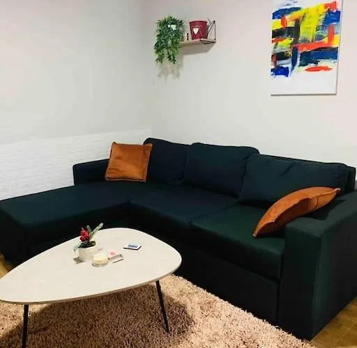 Location 3-floor With 6 Bedrooms וילה