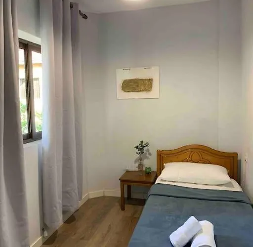 Location 3-floor With 6 Bedrooms