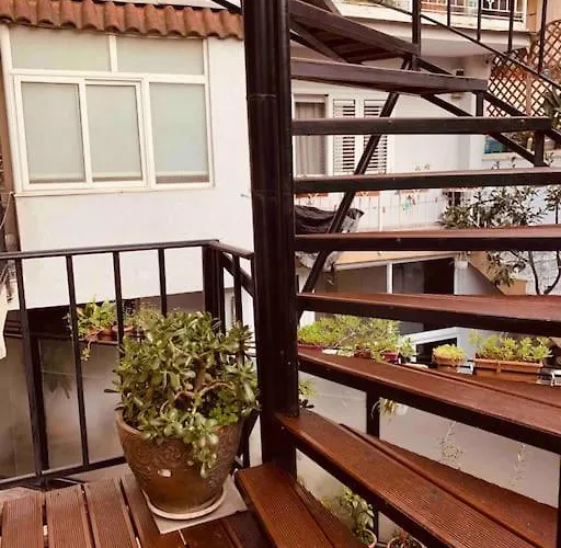 Location 3-floor With 6 Bedrooms *