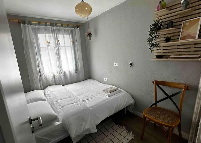 Location 3-floor With 6 Bedrooms טיראנה