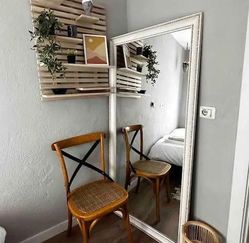 Location 3-floor With 6 Bedrooms וילה טיראנה