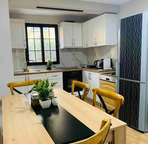 Location 3-floor With 6 Bedrooms *