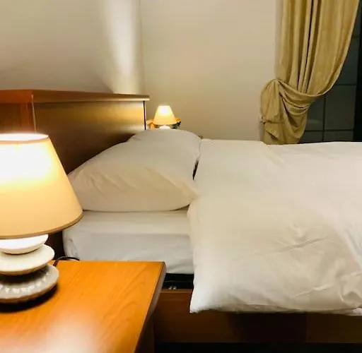 Location 3-floor With 6 Bedrooms טיראנה