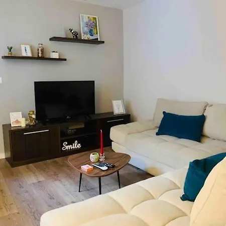 Location 3-floor With 6 Bedrooms