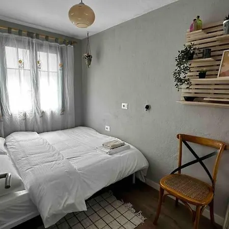 Location 3-floor With 6 Bedrooms