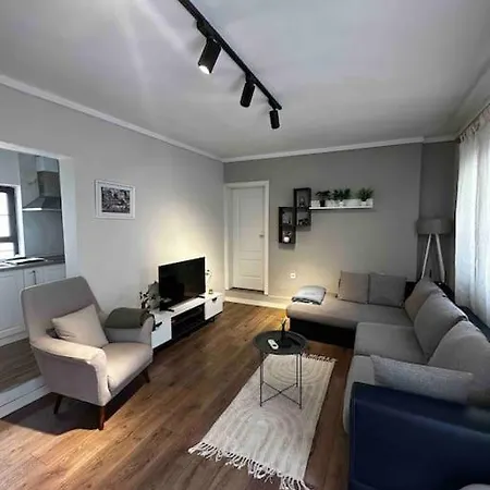 Location 3-floor With 6 Bedrooms * Tirana