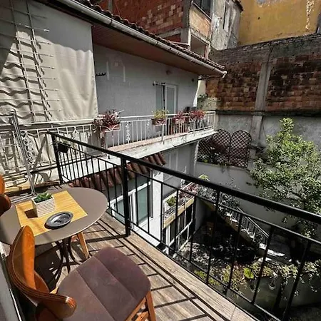 Location 3-floor With 6 Bedrooms *