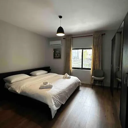 Location 3-floor With 6 Bedrooms