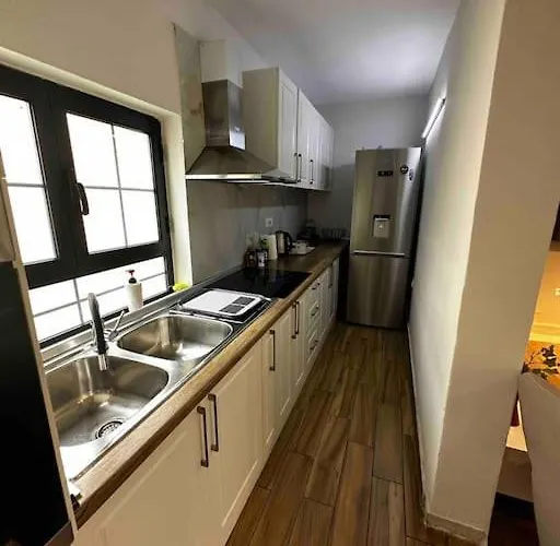 别墅 Location 3-floor With 6 Bedrooms 地拉那