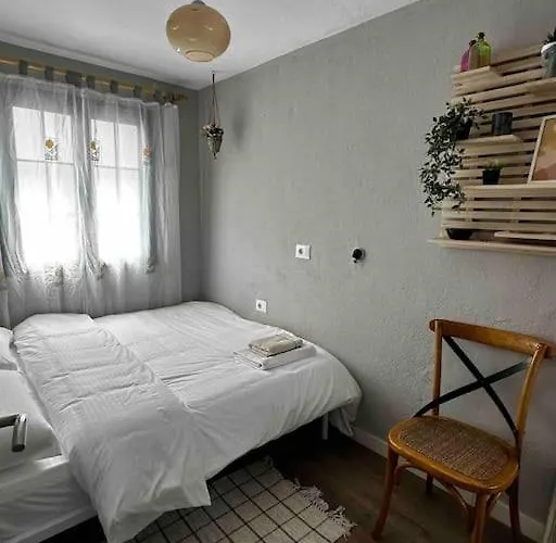 Location 3-floor With 6 Bedrooms