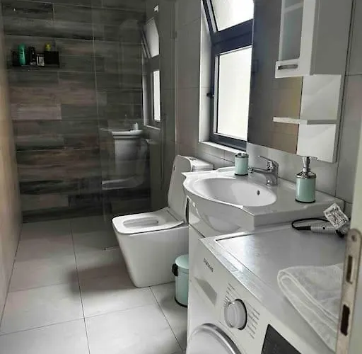 别墅 Location 3-floor With 6 Bedrooms 地拉那