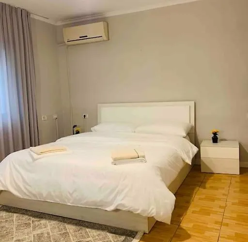 别墅 Location 3-floor With 6 Bedrooms *