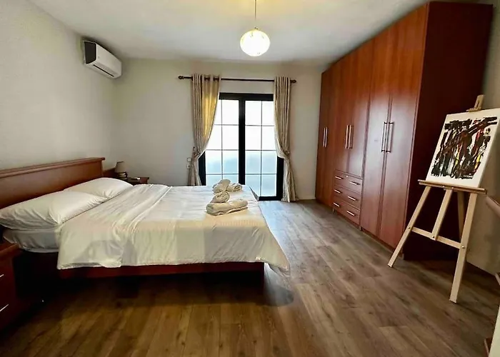 Location 3-floor With 6 Bedrooms 地拉那