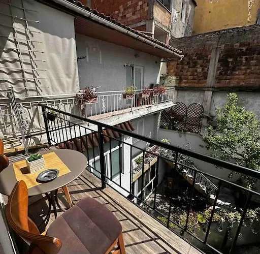 Location 3-floor With 6 Bedrooms *