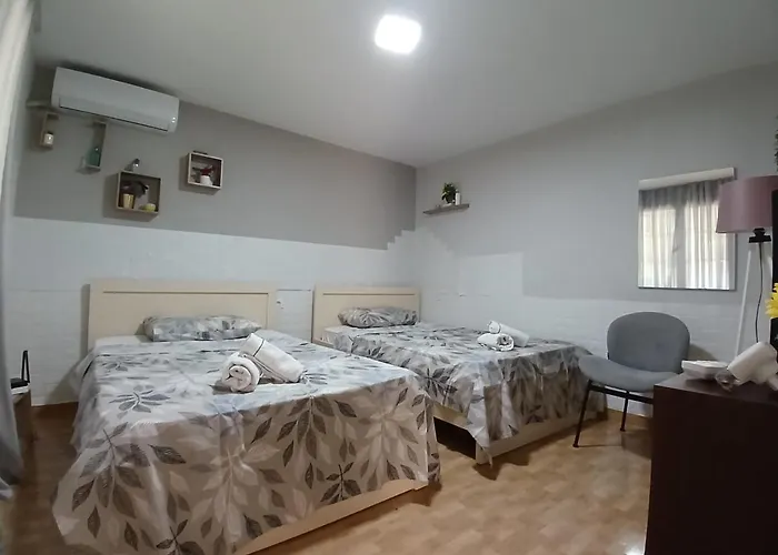 Location 3-floor With 6 Bedrooms * 地拉那